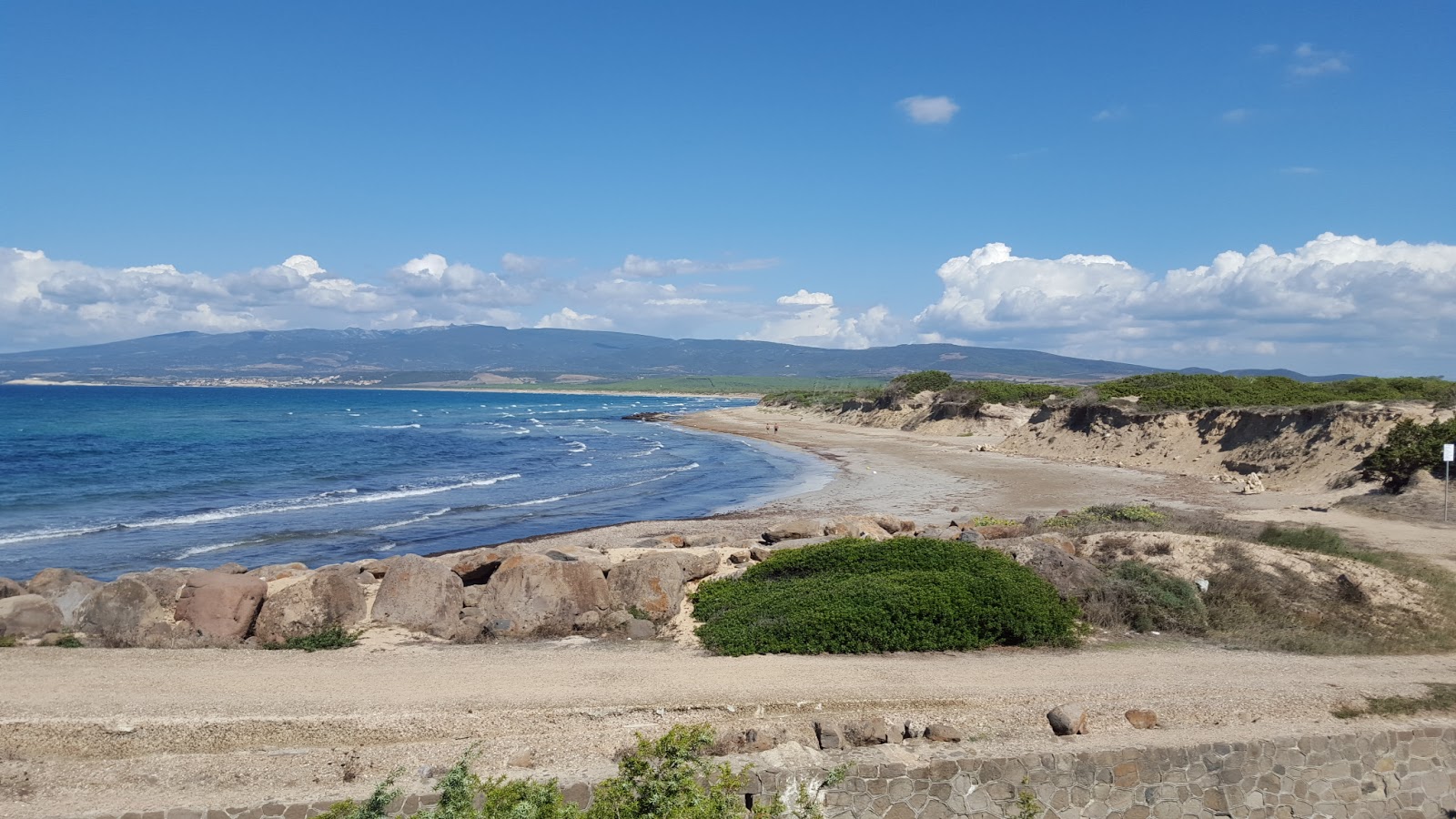 Spiaggia Di Is Benas的照片 带有长直海岸