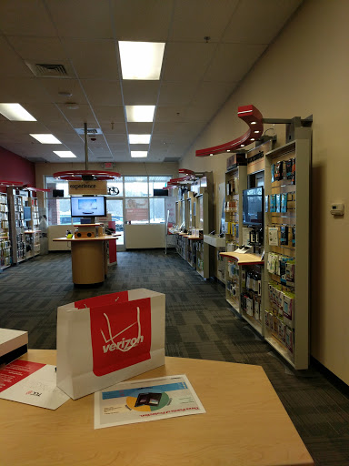 Cell Phone Store «Verizon Authorized Retailer, TCC», reviews and photos, 11 E High St, East Hampton, CT 06424, USA