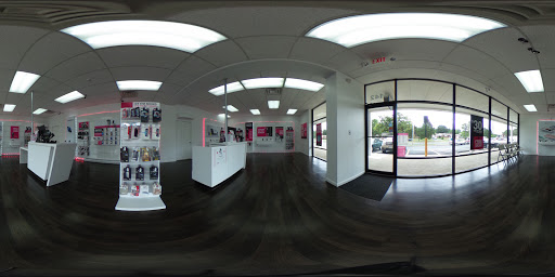 Cell Phone Store «T-Mobile», reviews and photos, 6142 Rose Hill Dr, Alexandria, VA 22310, USA