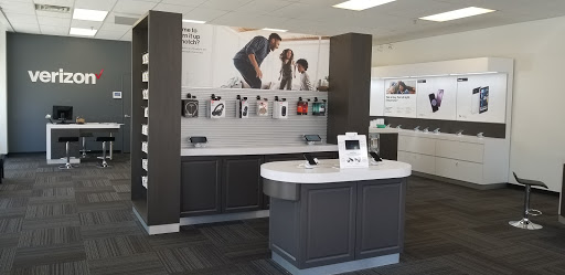 Cell Phone Store «Verizon», reviews and photos, 1857 E Kenilworth Pl, Milwaukee, WI 53202, USA