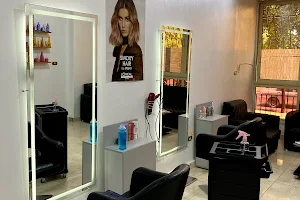 H&R Beauty Salon image
