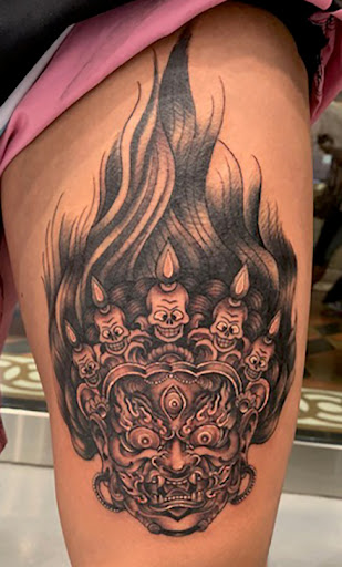 Explore honey pot tattoo ideas, creative tattoo ideas in Las Vegas, available at Club Tattoo The Venetian Grand Canal Shoppes