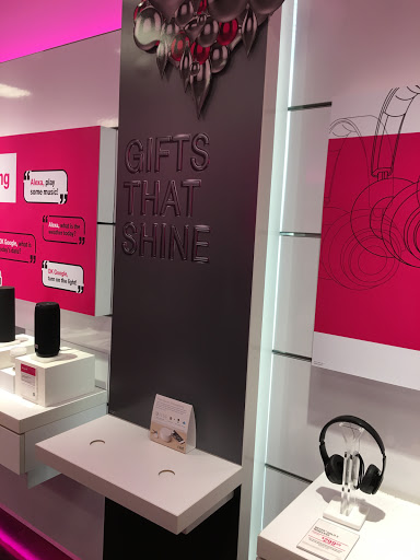 Cell Phone Store «T-Mobile», reviews and photos, 35020 Newark Blvd, Newark, CA 94560, USA