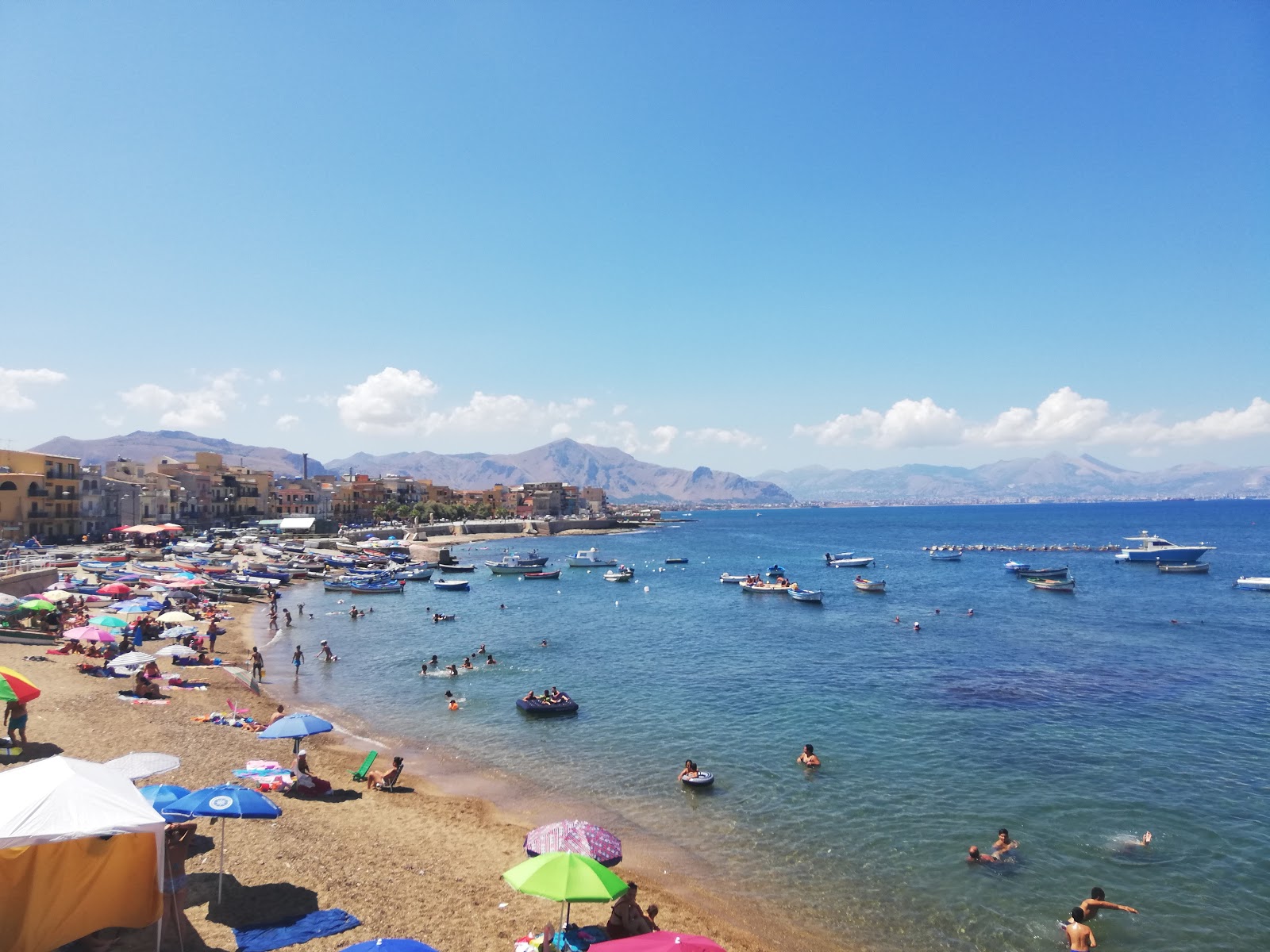 Φωτογραφία του Spiaggia di Ponente - Aspra και η εγκατάσταση