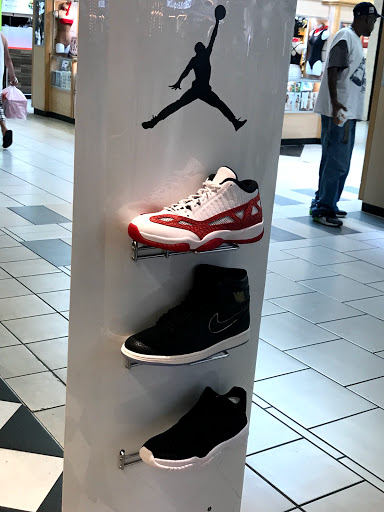 Shoe Store «Finish Line», reviews and photos, 20505 S Dixie Hwy #455, Cutler Bay, FL 33189, USA