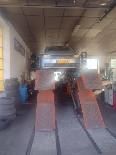 Photo 1 - Pareloup Automobile