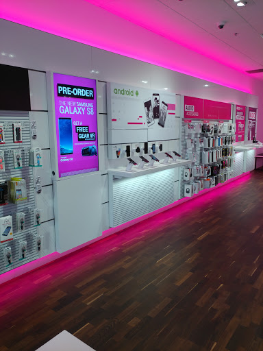 Cell Phone Store «T-Mobile», reviews and photos, 2427 S Hwy 27, Clermont, FL 34711, USA