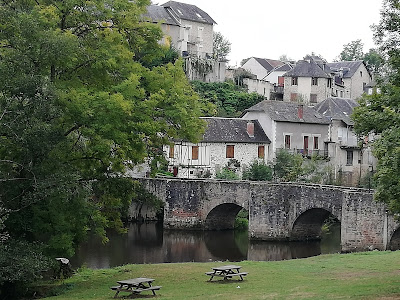 Pont médiéval à Vigeois