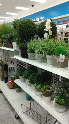 Clothing Store «Ross Dress for Less», reviews and photos, 723 Rio Rancho Rd, Pomona, CA 91766, USA