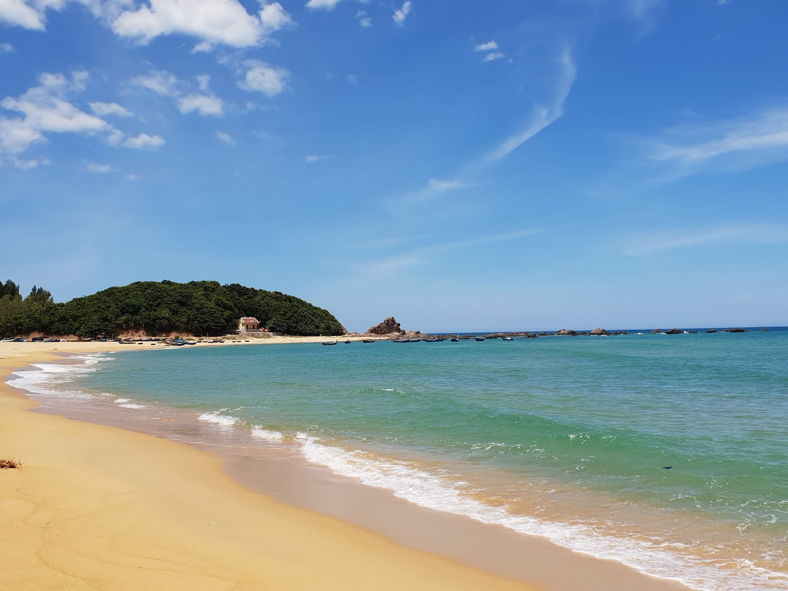 Foto di Bai Lo Dieu Beach con baia lunga