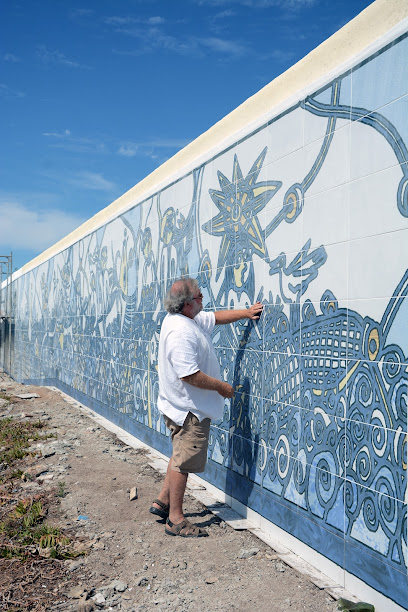 Mural de azulejos 'Homenagem às Gentes do Mar' artista plástico Luís Soares.