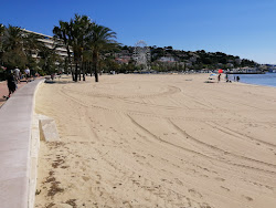 Foto von Lavandou Strand und die siedlung