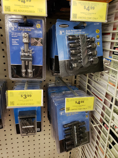 Hardware Store «Harbor Freight Tools», reviews and photos, 1835 S Mooney Blvd, Visalia, CA 93277, USA