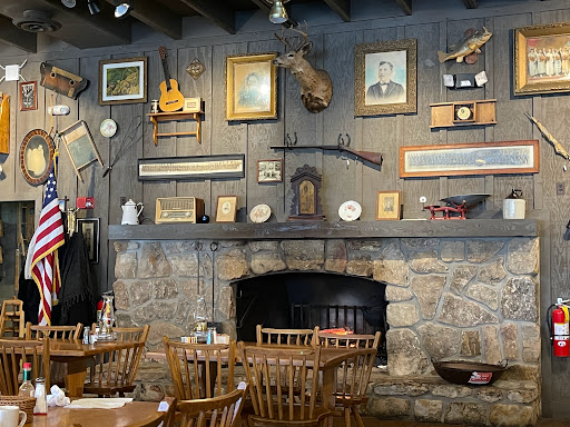 American Restaurant «Cracker Barrel Old Country Store», reviews and photos, 5580 Windward Pkwy, Alpharetta, GA 30004, USA