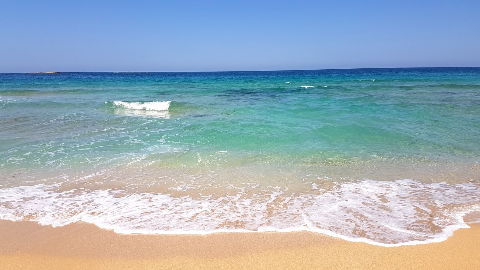 Photo de Yefet's beach zone des équipements