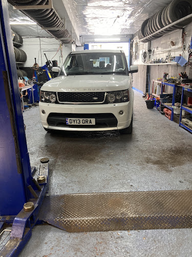 Reviews of Tyre Centre @B M G @Garage: Car MOT, Service & Repairs in Leeds - Tire shop