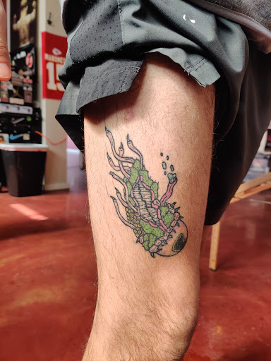 Tattoo Shop «Skin Quest Tattoos», reviews and photos, 3747 Broadway, Kansas City, MO 64111, USA