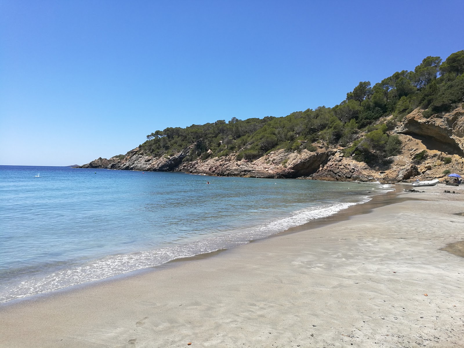 Foto von Cala Boix und die siedlung