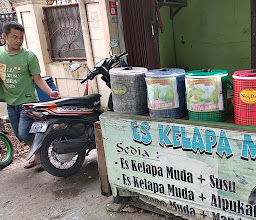 Es Kelapa Muda Mang Yanto Van Tasik photo