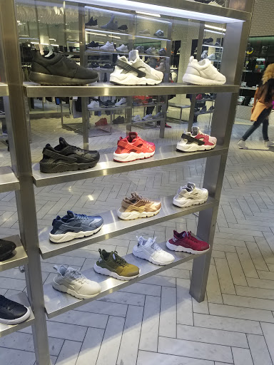 Clothing Store «Kith Brooklyn», reviews and photos, 233 Flatbush Ave, Brooklyn, NY 11217, USA