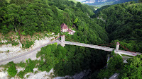 Pont de l'Abîme du Restaurant Abîme l'auberge du pont à Gruffy - n°1