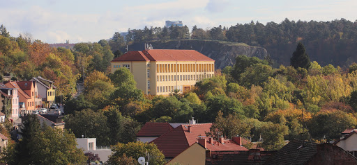 Základní škola Pod Žvahovem