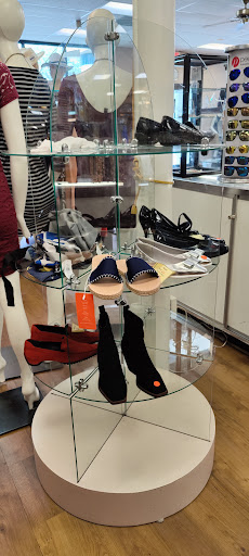 Thrift Store «Jupiter Medical Center Thrift Shop», reviews and photos, 205 Center St, Jupiter, FL 33458, USA