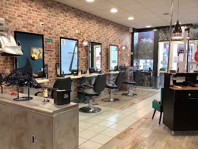 Coiffeur 73è rue à Le Poiré-sur-Vie