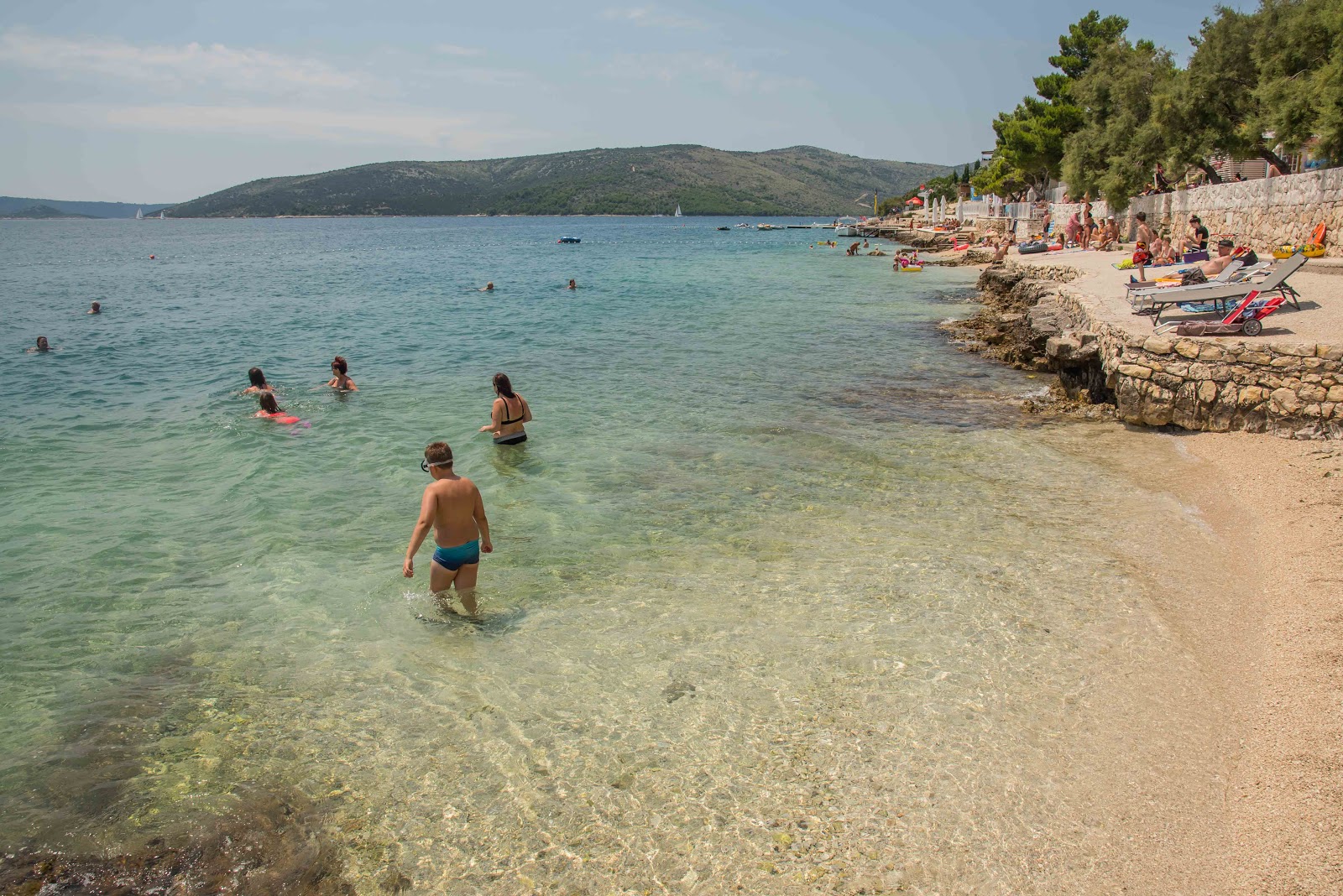 Fotografie cu Seget Vranjica beach cu o suprafață de apa pură turcoaz