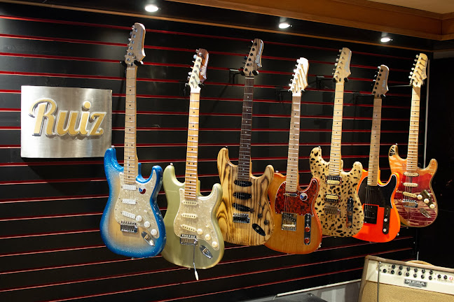 Ruiz Custom Guitar - Tienda de instrumentos musicales