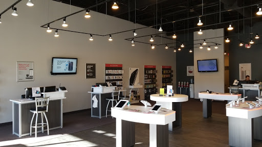Cell Phone Store «Verizon Wireless / Wireless World», reviews and photos, 3904 Silver Lake Rd NE, St Anthony, MN 55421, USA
