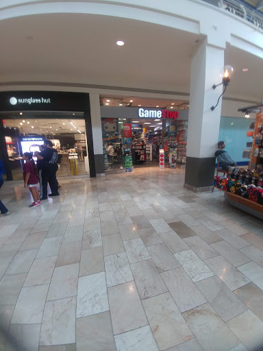 Shopping Mall «Shops at Rivercenter», reviews and photos, 849 E Commerce St, San Antonio, TX 78205, USA