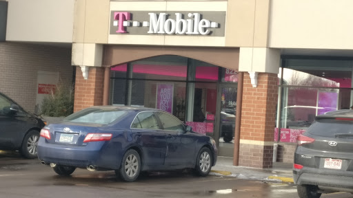 Cell Phone Store «T-Mobile», reviews and photos, 8224 MN-7 #325, St Louis Park, MN 55426, USA