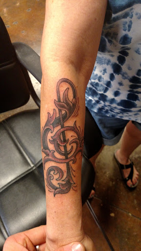 Tattoo Shop «5th Estate Tattoo», reviews and photos, 207 N Gilbert Rd # 113, Gilbert, AZ 85234, USA