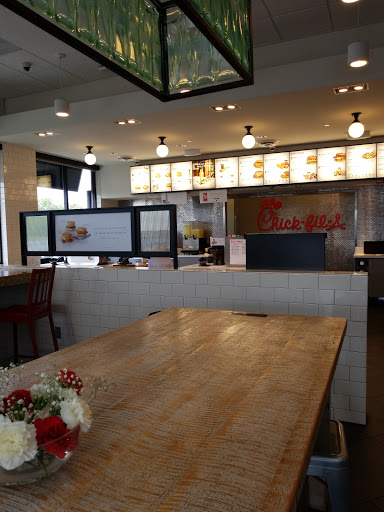 Fast Food Restaurant «Chick-fil-A», reviews and photos, 7101 Kingery Hwy, Willowbrook, IL 60527, USA