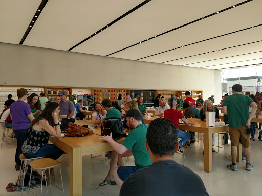 Computer Store «Apple MarketStreet», reviews and photos, 1220 Market St, Lynnfield, MA 01940, USA