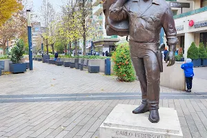 Bud Spencer Statue image