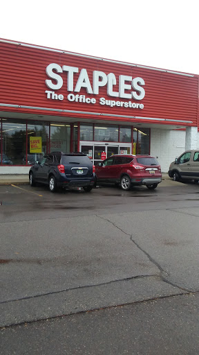 Office Supply Store «Staples», reviews and photos, 335 Haggerty Rd, Walled Lake, MI 48390, USA