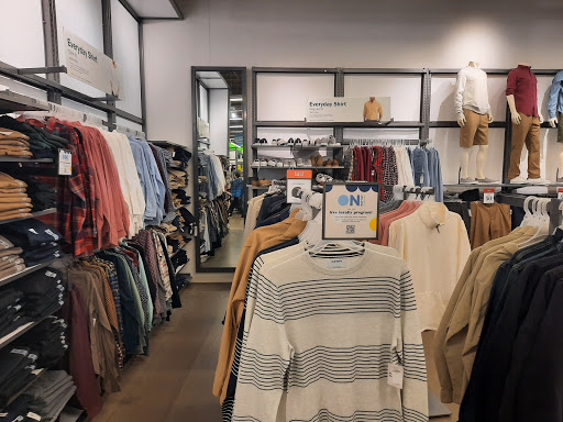 Clothing Store «Old Navy», reviews and photos, 400 S State Rd, Springfield, PA 19064, USA