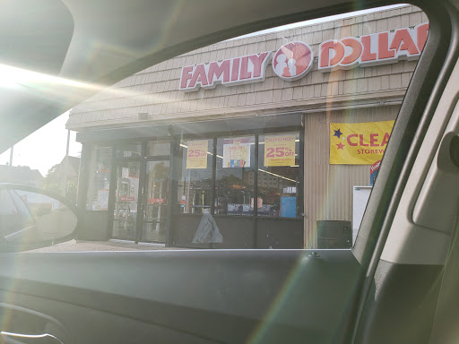 Dollar Store «FAMILY DOLLAR», reviews and photos, 930 N 27th St, Milwaukee, WI 53208, USA