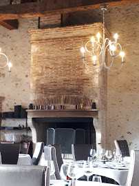 Atmosphère du Restaurant français Auberge la Lucarne aux Chouettes à Villeneuve-sur-Yonne - n°11