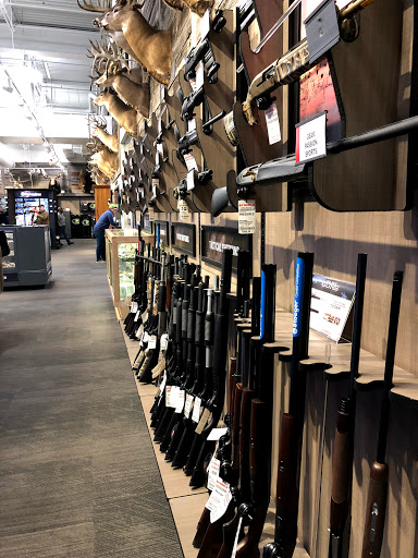 Sporting Goods Store «SCHEELS», reviews and photos, 6503 W 135th St, Overland Park, KS 66223, USA