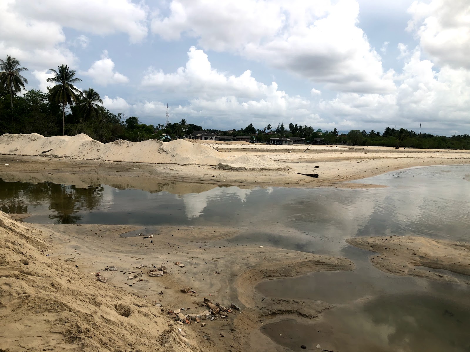 Photo of Narathat Beach with partly clean level of cleanliness