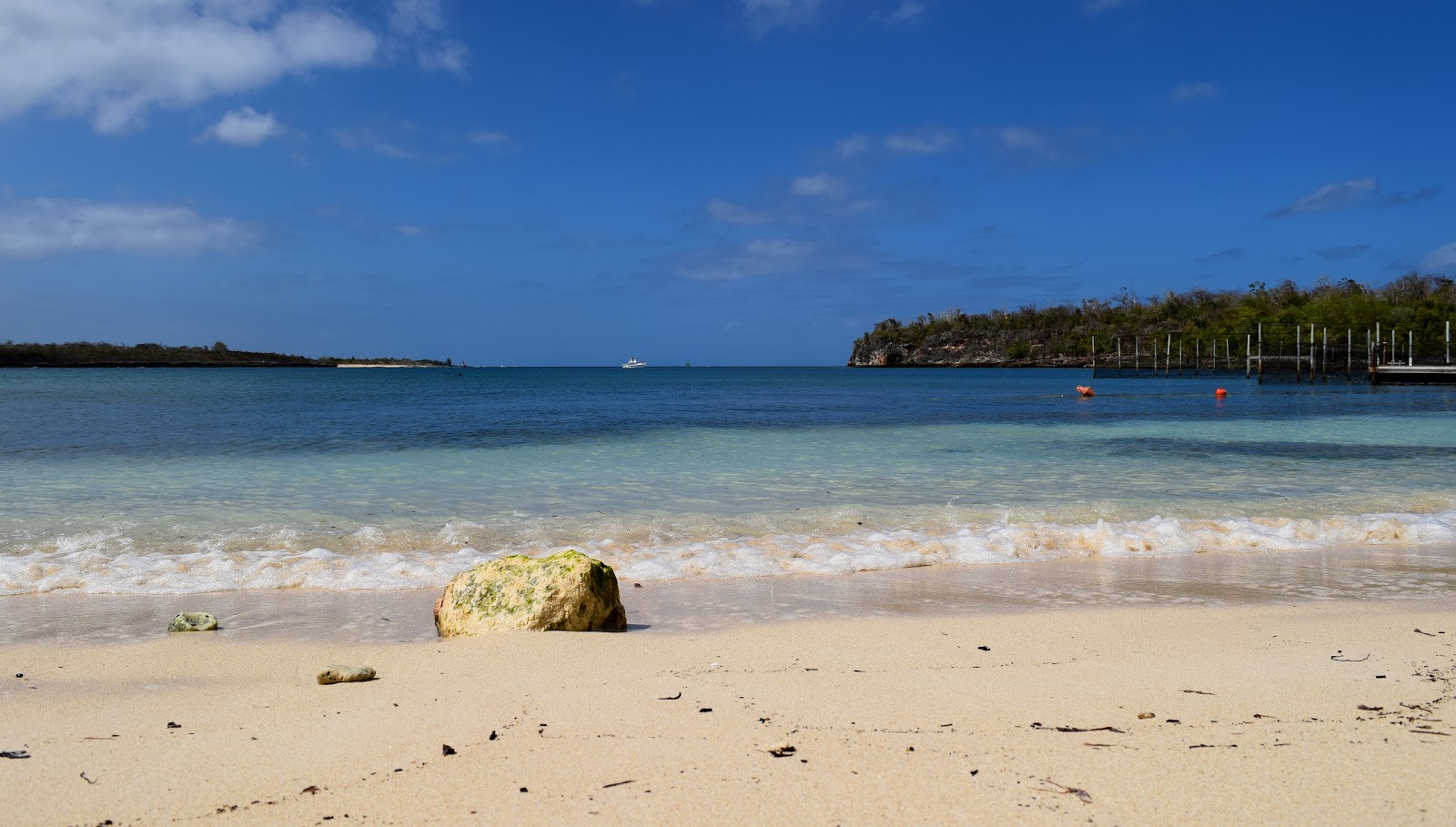 Foto von Playa La Guanas mit heller sand&kies Oberfläche