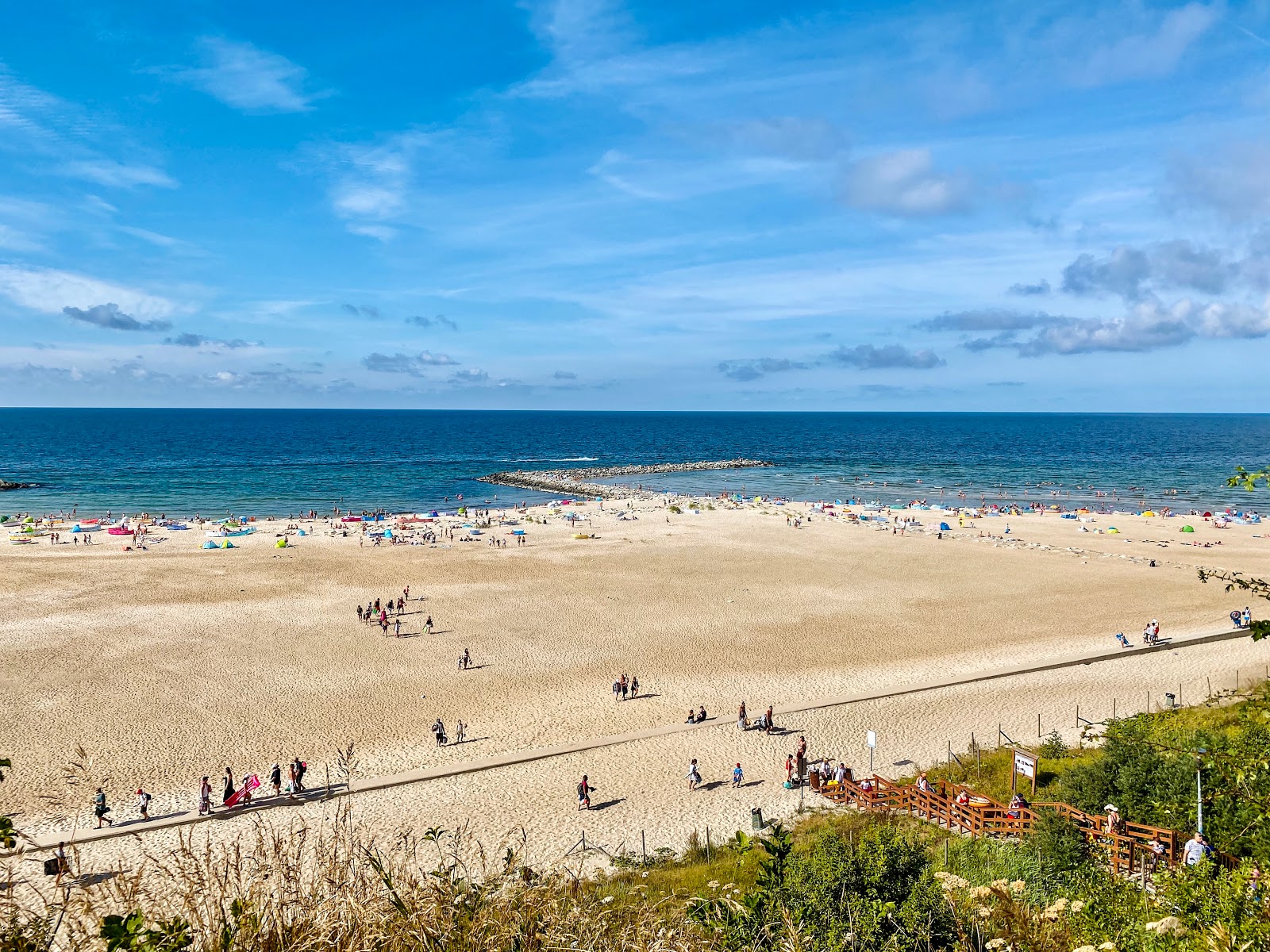 Foto de Dubai Beach com areia brilhante superfície