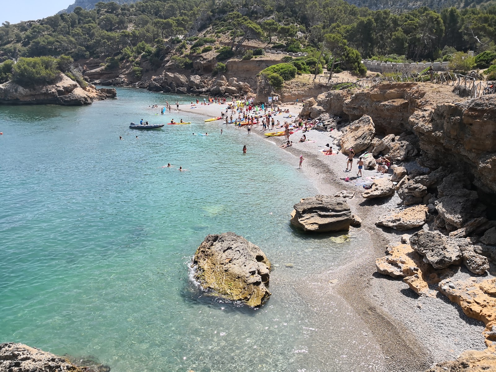 Playa de S'illot'in fotoğrafı geniş ile birlikte