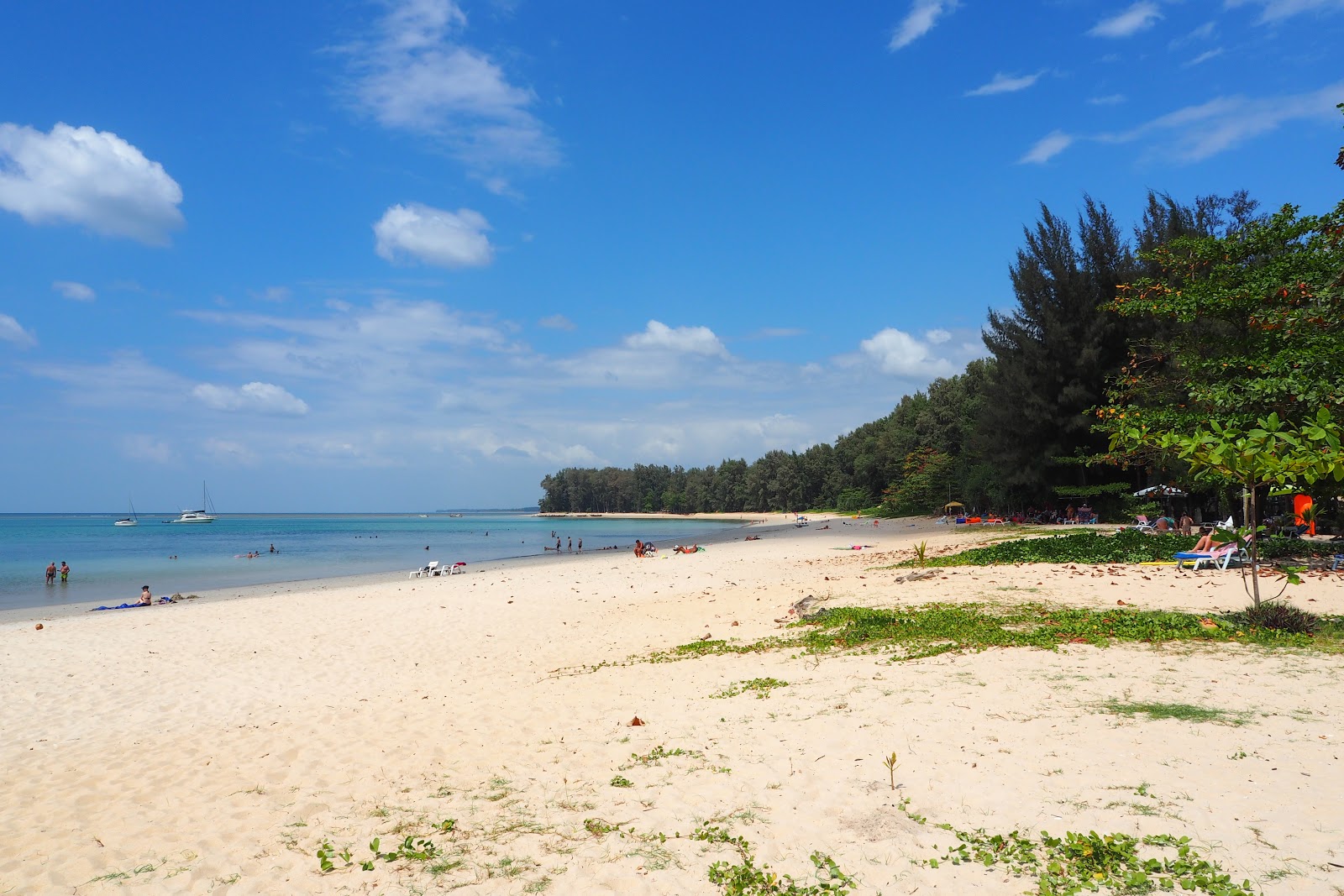 Photo de Nai Thon Beach avec un niveau de propreté de partiellement propre