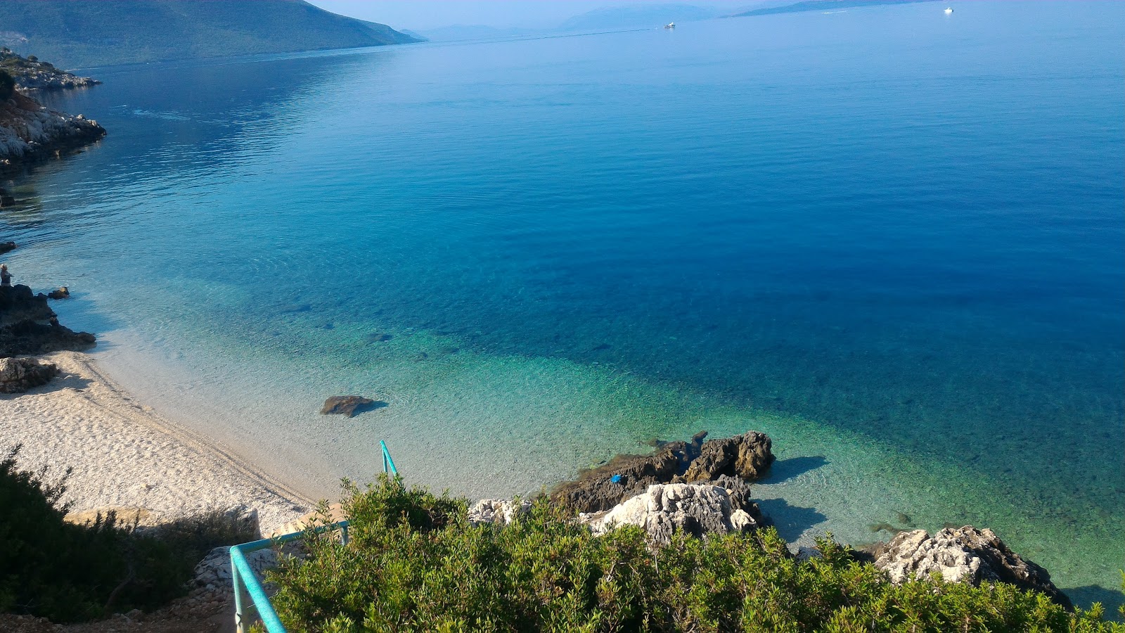 Foto von Elia beach mit kleine, weiße kiesel Oberfläche