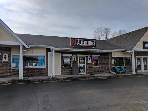 Shopping Mall «Monon Square Shopping Center», reviews and photos, 620 S Rangeline Rd, Carmel, IN 46032, USA