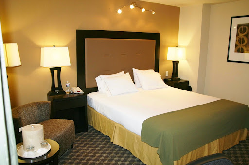 Hotel «Holiday Inn Express Union City», reviews and photos